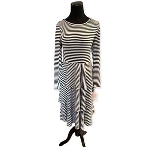 M LuLaRoe Georgia Tiered Dress Stunning Super Versatile Striped Medium